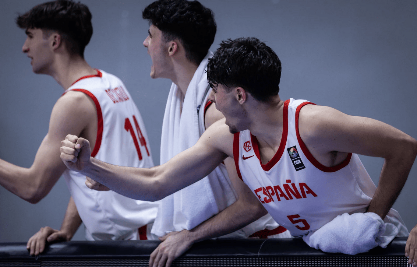 关于中国男篮力克立陶宛男篮，哈里斯打破历史纪录的信息