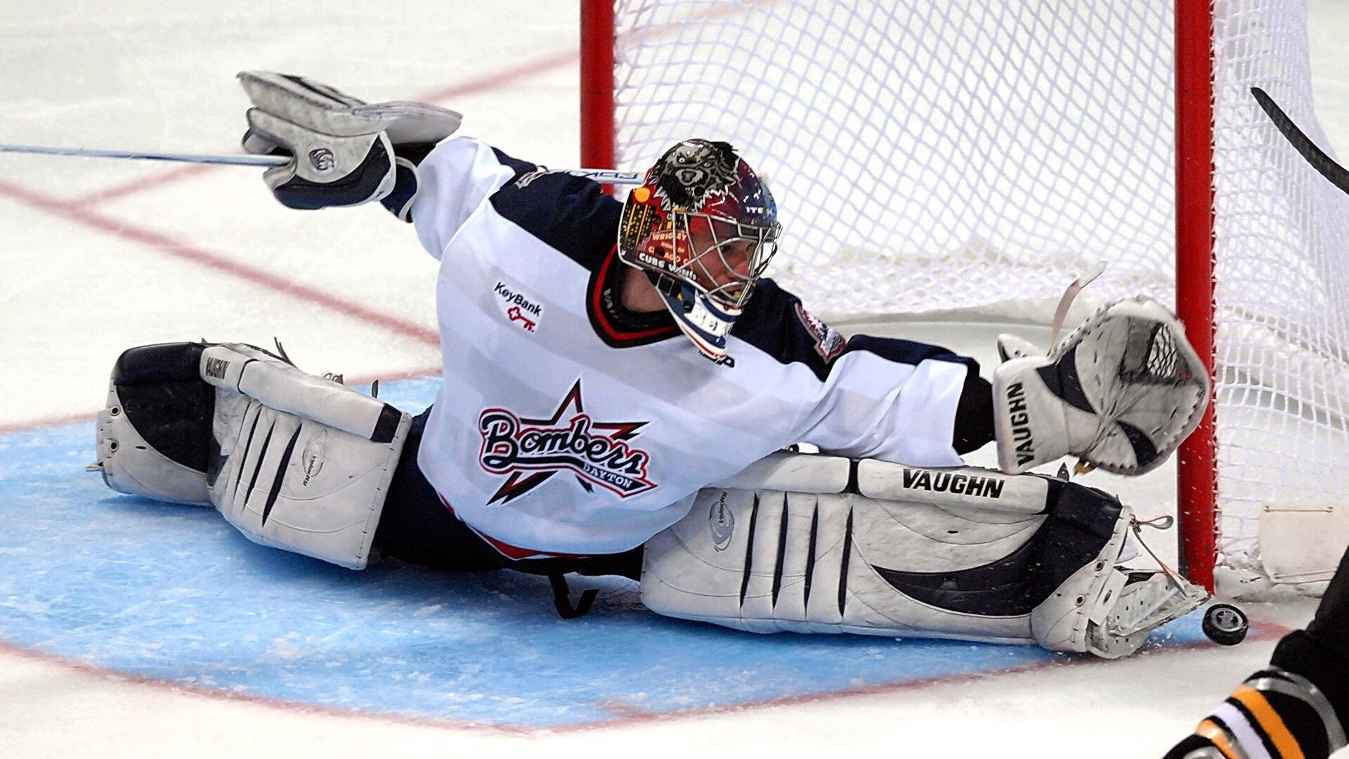 赛道与赛场，当维斯塔潘的引擎咆哮，浓眉在洛杉矶写下新历史