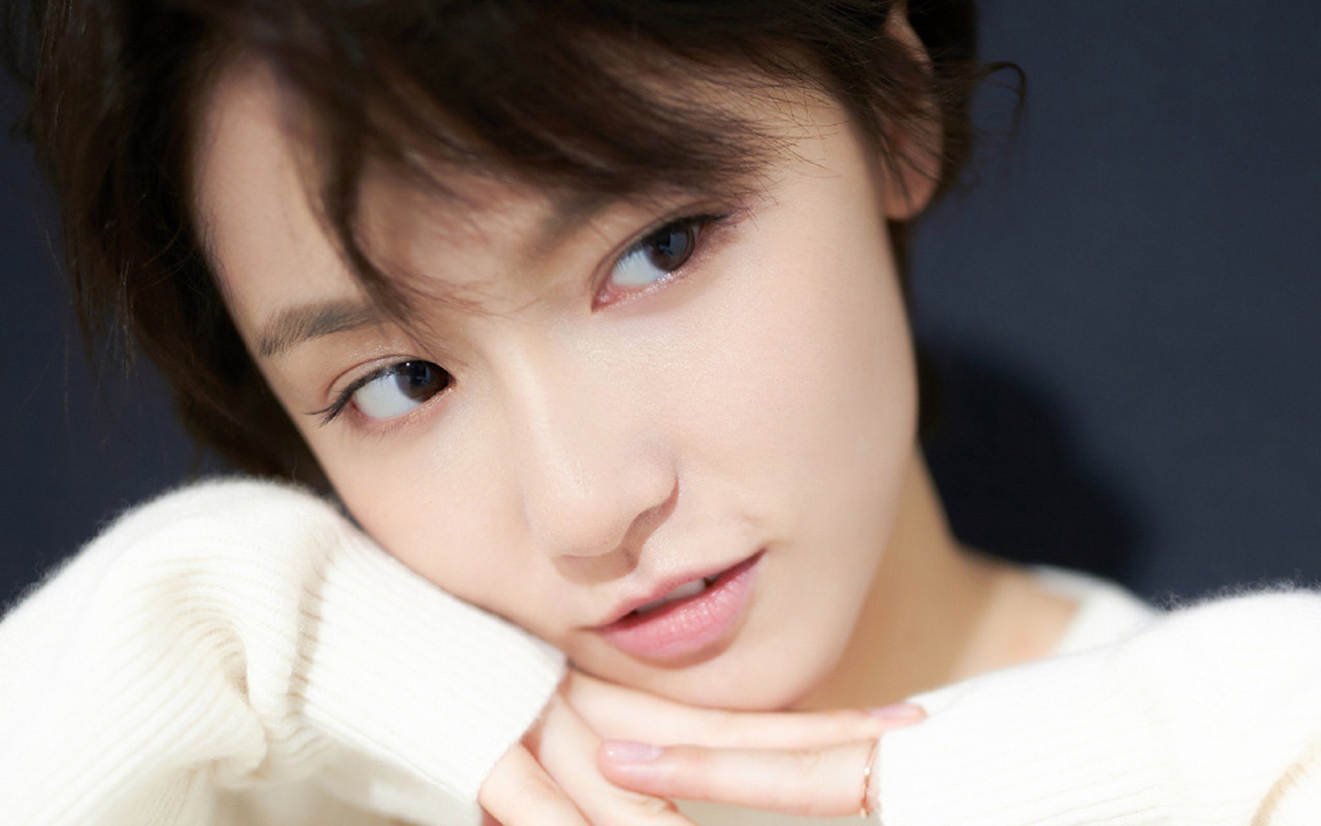 一个人的战争,本泽马如何以压制级表现,让西班牙爆冷哥伦比亚成为哲学命题