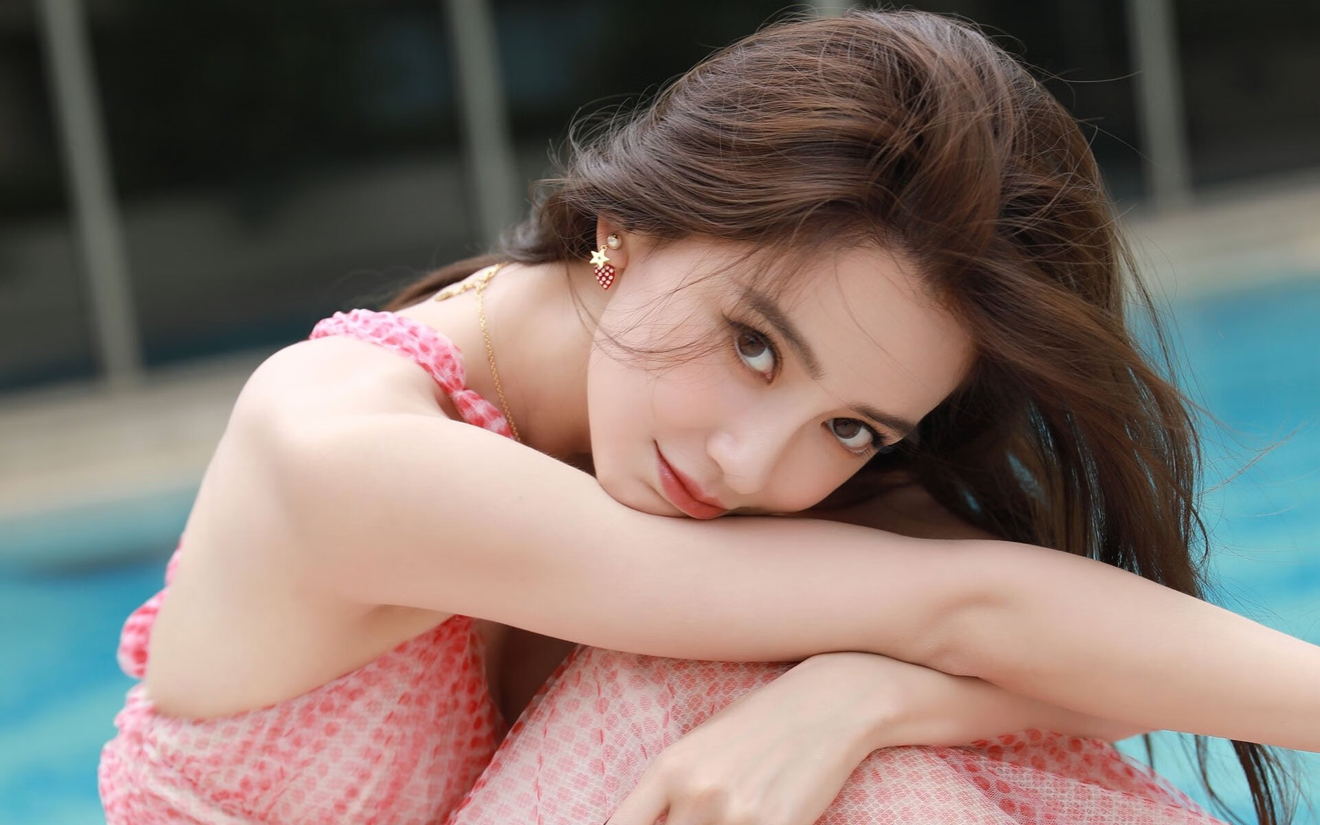 破晓前的利刃，当希腊铁壁遭遇莱万的转换时刻