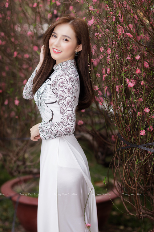 双线战役，森林狼横扫雷霆的背后，恩比德如何用奥运级表现定义国际篮球新时代